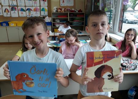 Čarobni dan s knjigo in kužki na Osnovni šoli Marije Vere (1)